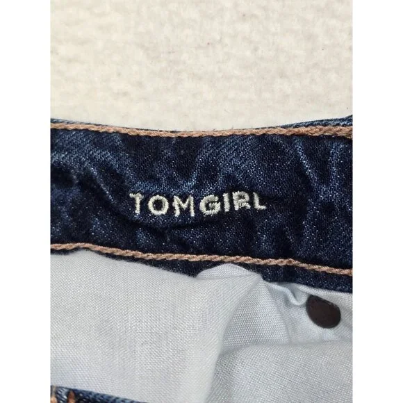 American Eagle Tomgirl Shorts Size 2 Distressed Denim Frayed Hem - Picture 3 of 5